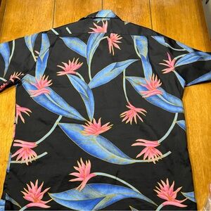 Hilo Hattie Black Floral Casual Button Down Shirt